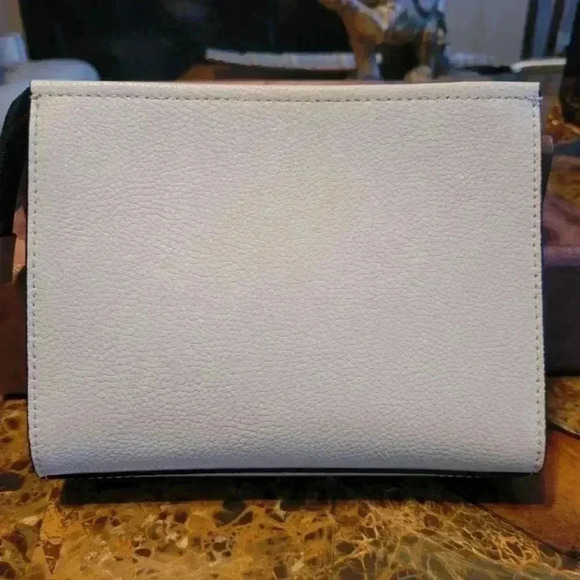 Marc Jacobs white clutch/pouch NWT - Picture 2 of 7